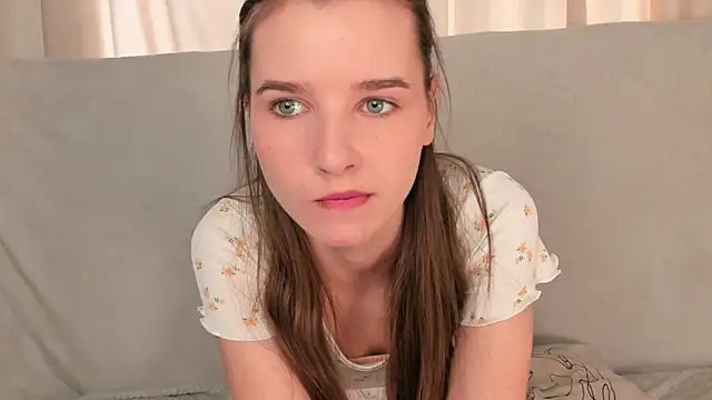 Snapshot of OnyxViper chatting on April 6, 7:09 am OnyxViper online show from April 6, 7:09 am