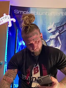 Snapshot of Smokebluntafterblunt chatting on March 6, 1:07 pm Smokebluntafterblunt online show from March 6, 1:07 pm