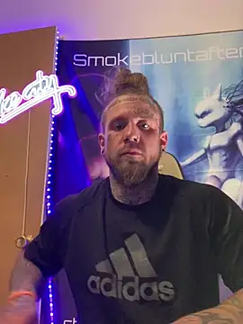 Snapshot of Smokebluntafterblunt chatting on April 4, 1:37 am Smokebluntafterblunt online show from April 4, 1:37 am