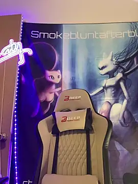 Snapshot of Smokebluntafterblunt chatting on April 5, 2:09 am Smokebluntafterblunt online show from April 5, 2:09 am