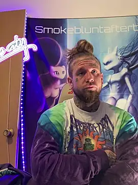 Snapshot of Smokebluntafterblunt chatting on April 6, 12:06 pm Smokebluntafterblunt online show from April 6, 12:06 pm