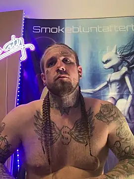 Snapshot of Smokebluntafterblunt chatting on April 13, 12:05 am Smokebluntafterblunt online show from April 13, 12:05 am