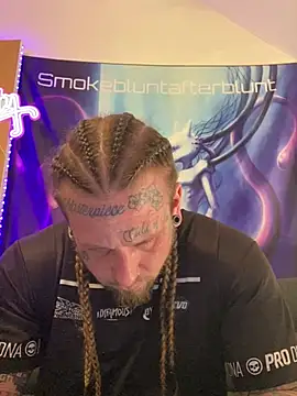 Snapshot of Smokebluntafterblunt chatting on April 20, 2:14 am Smokebluntafterblunt online show from April 20, 2:14 am