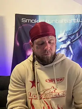 Snapshot of Smokebluntafterblunt chatting on April 27, 12:36 pm Smokebluntafterblunt online show from April 27, 12:36 pm