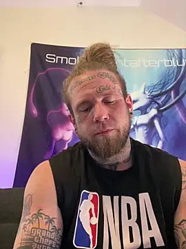 Snapshot of Smokebluntafterblunt chatting on April 28, 9:09 pm Smokebluntafterblunt online show from April 28, 9:09 pm