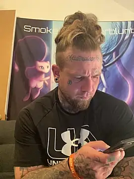 Snapshot of Smokebluntafterblunt chatting on May 3, 3:56 am Smokebluntafterblunt online show from May 3, 3:56 am