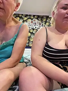 Snapshot of Mommy-girl-Lola chatting on March 15, 7:09 pm Mommy-girl-Lola online show from March 15, 7:09 pm