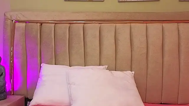 Mia Naive online show from March 19, 11:58 am