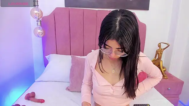 Mia Naive online show from June 12, 12:04 pm