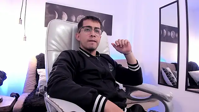 Snapshot of Tommas_Jhonson chatting on March 6, 3:25 am Tommas Jhonson online show from March 6, 3:25 am