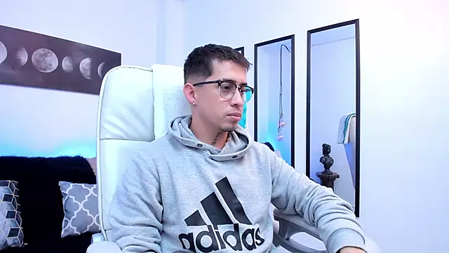 Snapshot of Tommas_Jhonson chatting on March 7, 3:36 am Tommas Jhonson online show from March 7, 3:36 am