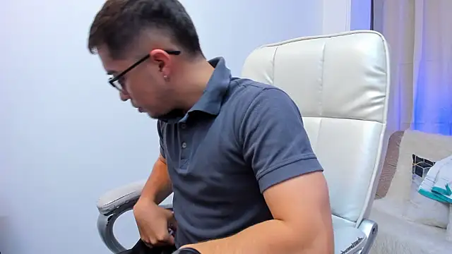 Snapshot of Tommas_Jhonson chatting on March 14, 3:34 am Tommas Jhonson online show from March 14, 3:34 am