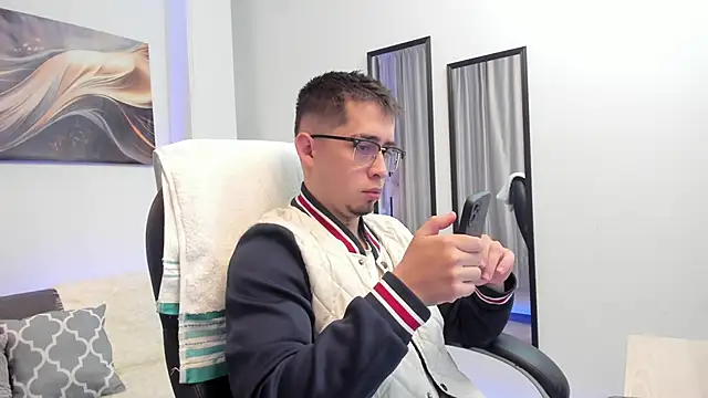 Snapshot of Tommas_Jhonson chatting on March 15, 3:56 am Tommas Jhonson online show from March 15, 3:56 am