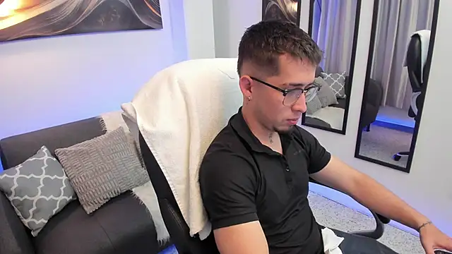 Snapshot of Tommas_Jhonson chatting on March 17, 3:44 am Tommas Jhonson online show from March 17, 3:44 am