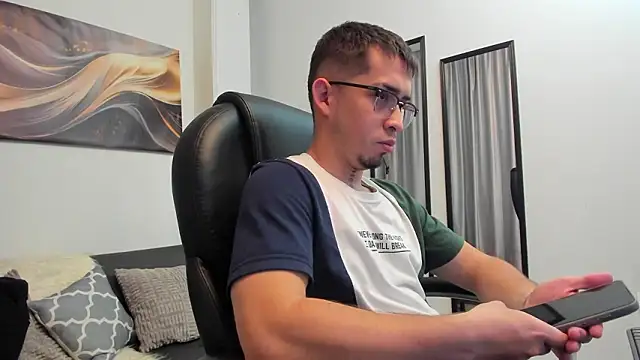 Snapshot of Tommas_Jhonson chatting on March 18, 3:53 am Tommas Jhonson online show from March 18, 3:53 am