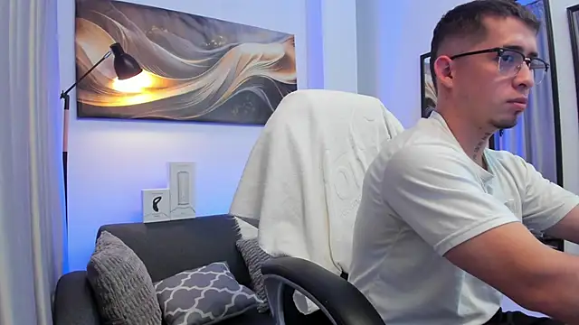 Snapshot of Tommas_Jhonson chatting on March 20, 3:22 am Tommas Jhonson online show from March 20, 3:22 am