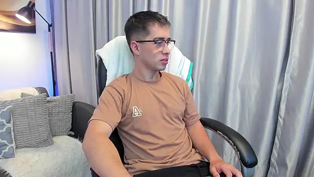 Snapshot of Tommas_Jhonson chatting on March 26, 3:34 am Tommas Jhonson online show from March 26, 3:34 am