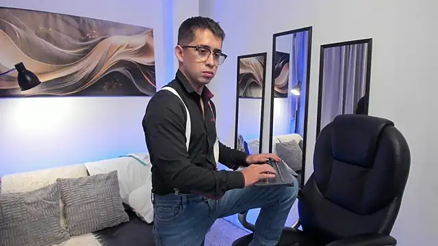 Snapshot of Tommas_Jhonson chatting on March 27, 8:26 am Tommas Jhonson online show from March 27, 8:26 am