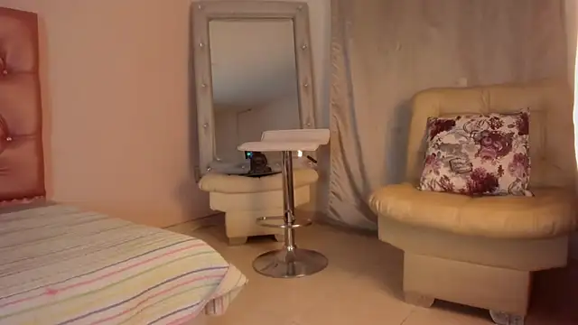 shantall cruzz online show from March 24, 3:44 am