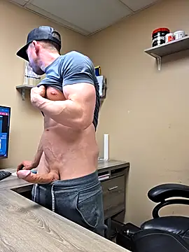 Snapshot of averageandsum chatting on March 15, 9:43 pm averageandsum online show from March 15, 9:43 pm