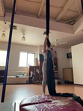 morenitafit online show from February 7, 7:50 pm