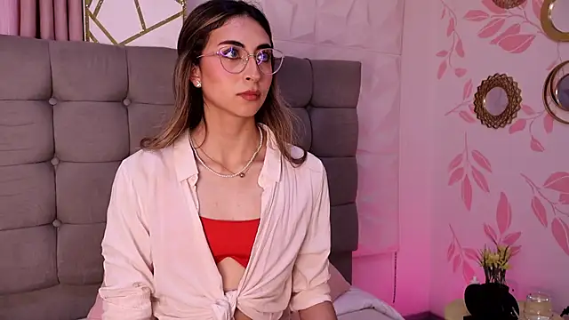 Snapshot of EmmaClark__ chatting on February 28, 3:24 pm EmmaClark online show from February 28, 3:24 pm