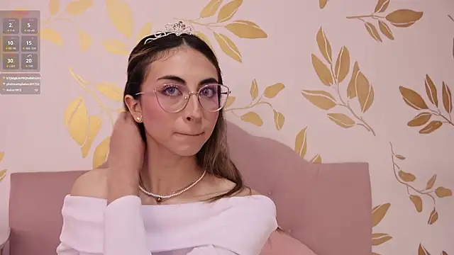 Snapshot of EmmaClark__ chatting on March 4, 10:05 pm EmmaClark online show from March 4, 10:05 pm