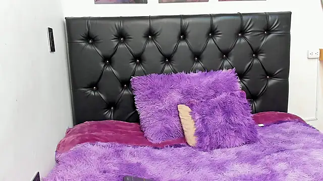 Kitty f00x online show from July 22, 1:03 pm