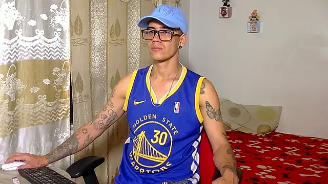 kylian n online show from February 8, 2:48 am