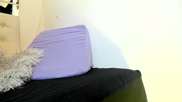 MiaEvans0 online show from June 12, 7:02 pm
