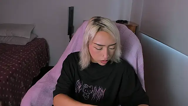  AbbyIce online show from February 8, 8:45 pm