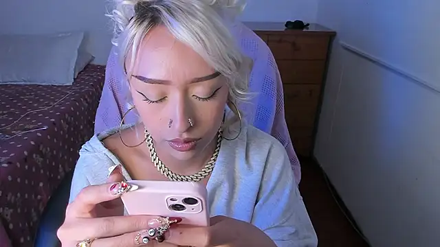 Snapshot of _AbbyIce chatting on February 13, 12:17 am AbbyIce online show from February 13, 12:17 am