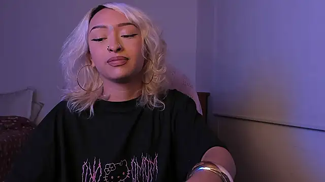 Snapshot of _AbbyIce chatting on February 14, 12:18 am AbbyIce online show from February 14, 12:18 am