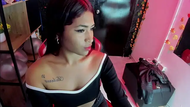 Snapshot of ChloeLombardi_ chatting on March 12, 4:24 pm ChloeLombardi online show from March 12, 4:24 pm