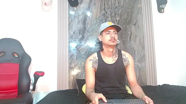 Snapshot of Damian-and-Camerum chatting on April 22, 3:20 am Damian-and-Camerum online show from April 22, 3:20 am