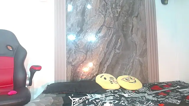 Snapshot of Damian-and-Camerum chatting on April 28, 2:38 am Damian-and-Camerum online show from April 28, 2:38 am