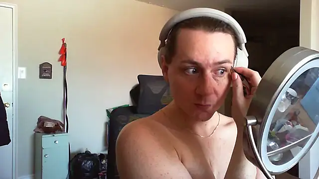 SpaceyLacey online show from April 8, 1:33 pm