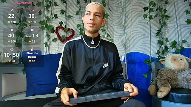 ItsZairen online show from February 26, 4:22 am