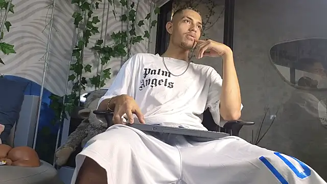 ItsZairen online show from June 5, 11:10 pm