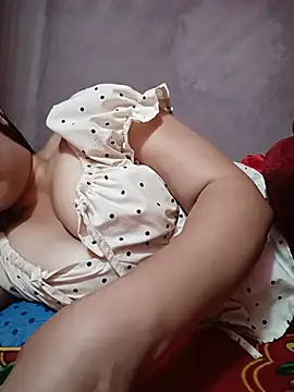 Snapshot of lisn-cute chatting on June 20, 12:47 am lisn-cute online show from June 20, 12:47 am