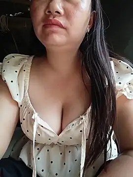 Snapshot of lisn-cute chatting on June 23, 12:19 am lisn-cute online show from June 23, 12:19 am