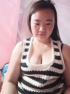 Snapshot of lisn-cute chatting on July 9, 11:42 pm lisn-cute online show from July 9, 11:42 pm