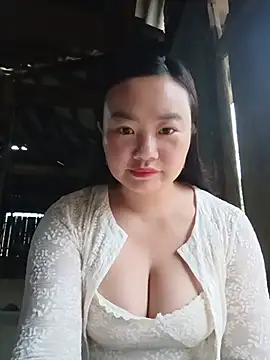 Snapshot of lisn-cute chatting on August 4, 11:29 pm lisn-cute online show from August 4, 11:29 pm
