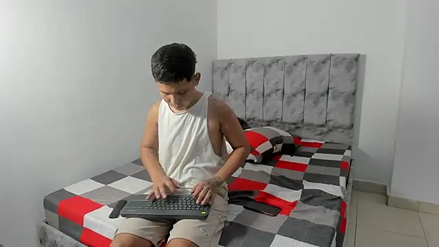 maykyboyx online show from March 3, 11:21 pm