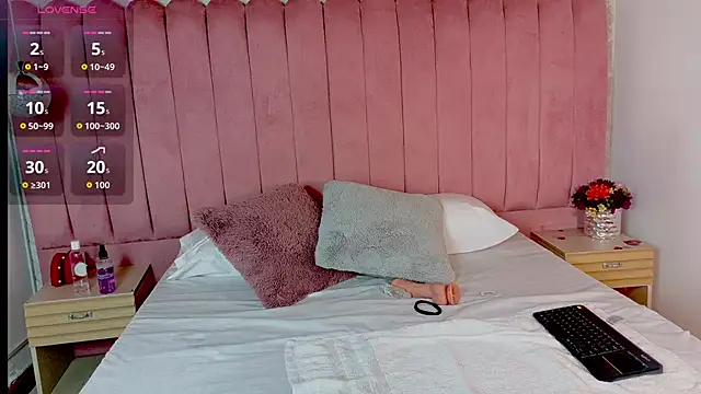 Caroline Smit online show from April 6, 7:26 pm