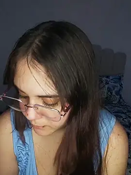 Snapshot of its_lauu_ chatting on April 2, 5:16 am its lauu online show from April 2, 5:16 am