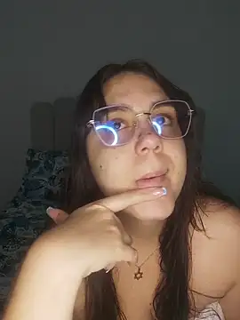 Snapshot of its_lauu_ chatting on April 10, 4:50 am its lauu online show from April 10, 4:50 am