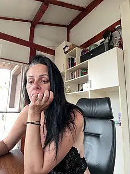 MiriamDelyn online show from June 7, 11:58 am