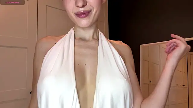 Alicecutepie online show from June 13, 6:55 am