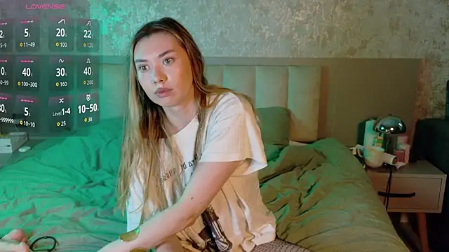 gwenonl1ne online show from June 12, 10:03 am